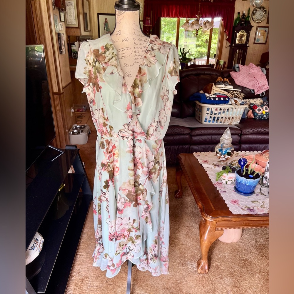 Julian Taylor Floral Midi Dress Size 16 Layered Ruffles beautiful dress. - Picture 7 of 16